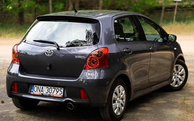 Toyota Yaris cena 18900 przebieg: 179000, rok produkcji 2007 z Leszno małe 191